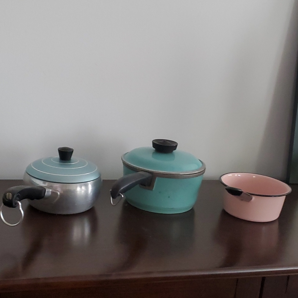 Lot of 3 vintage pots